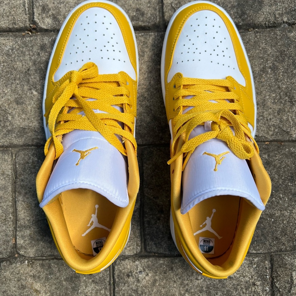 NIKE RARE Dunk Low Jordan 23 Yellow and White Sneakers